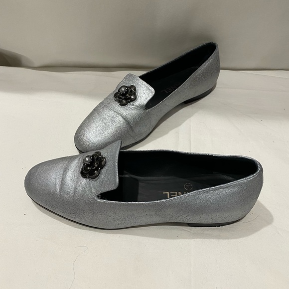 Chanel silver leather loafers - Picture 5 of 7